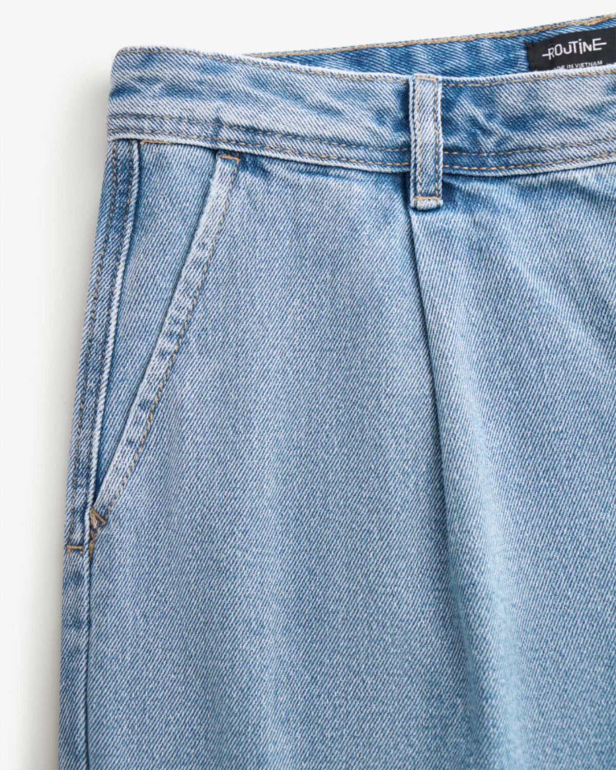 Men's denim shorts. Loose - Image 4