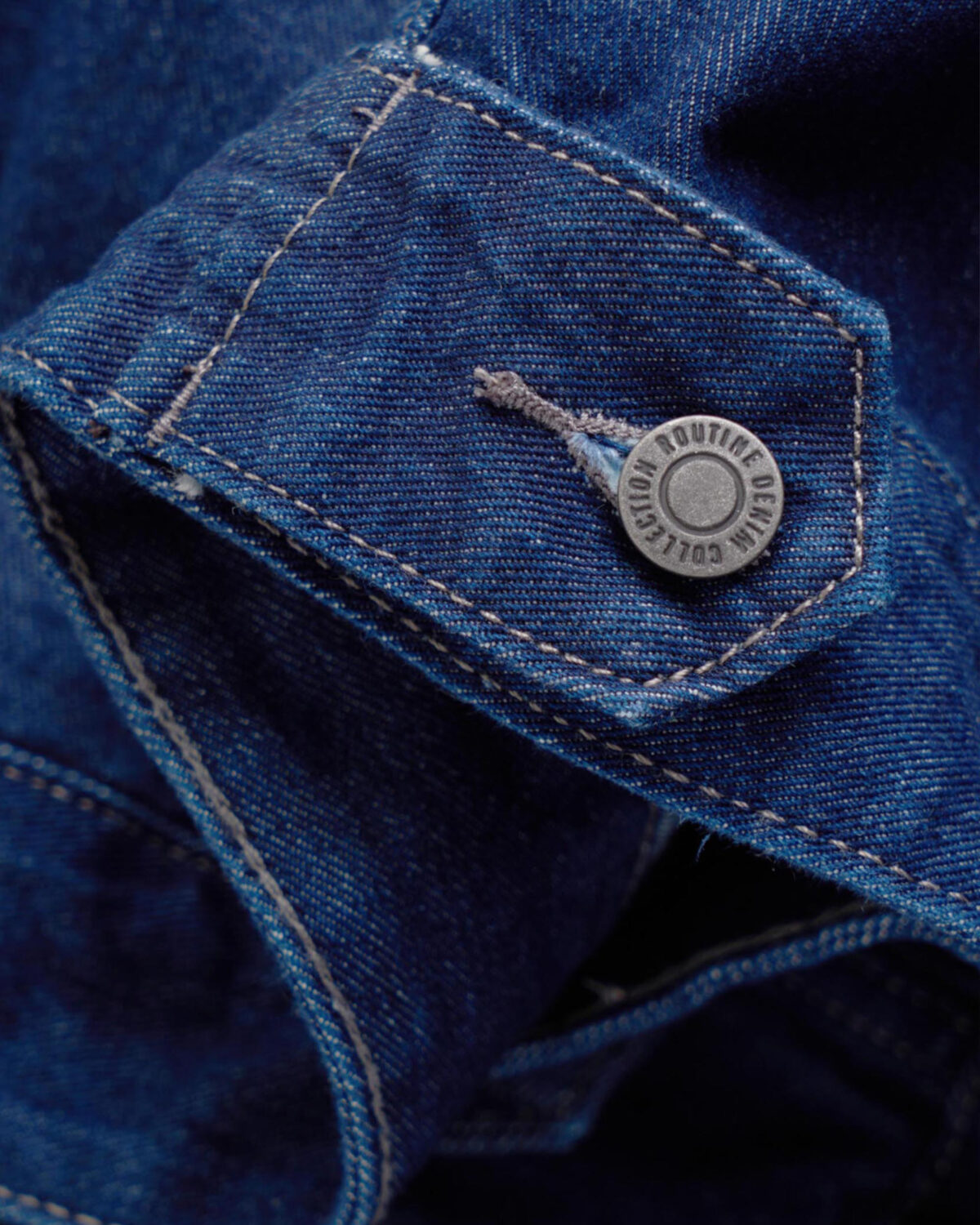 Men's jean jacket with diagonal pockets, loose form - Image 5