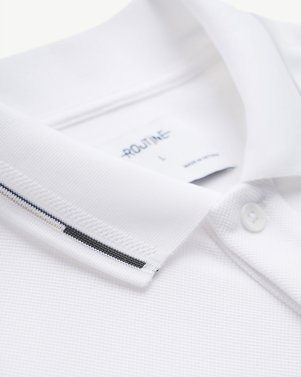 Men's short sleeve polo shirt with fitted collar - Image 9