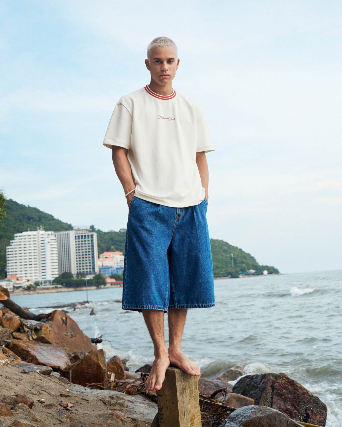 Men's short sleeve t-shirt with collar. Loose - Image 2