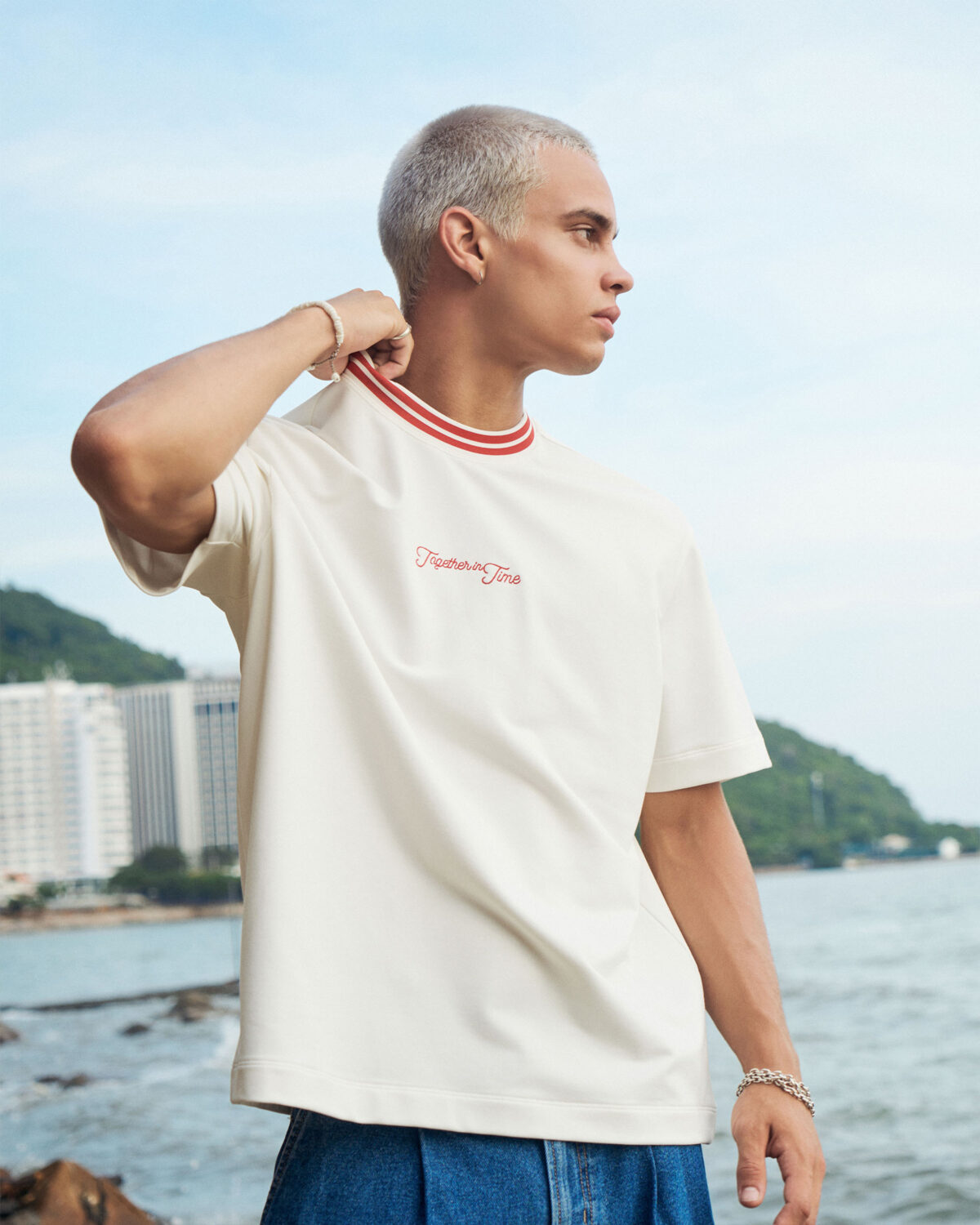 Men's short sleeve t-shirt with collar. Loose